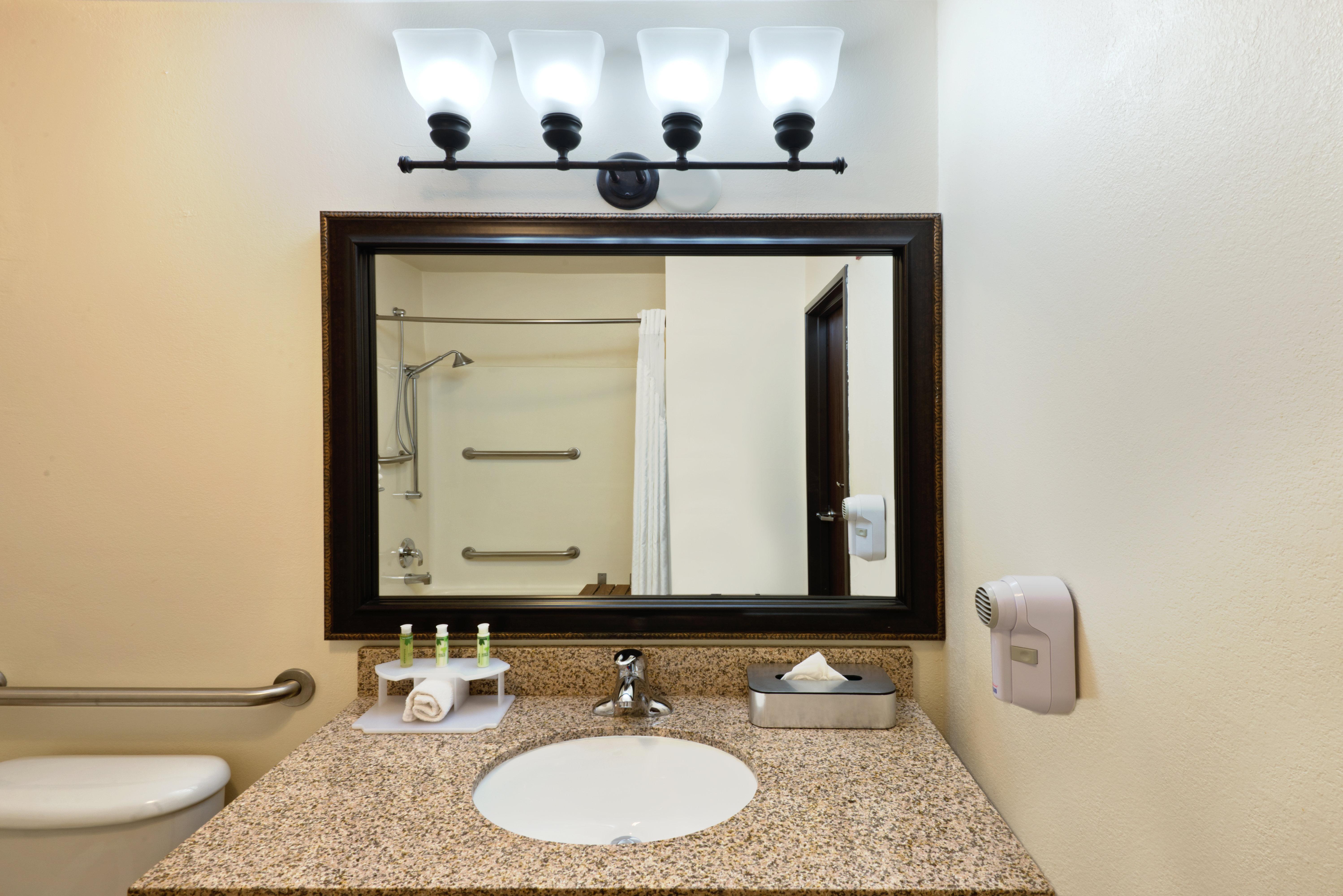 Holiday Inn Express Show Low By Ihg Exteriör bild