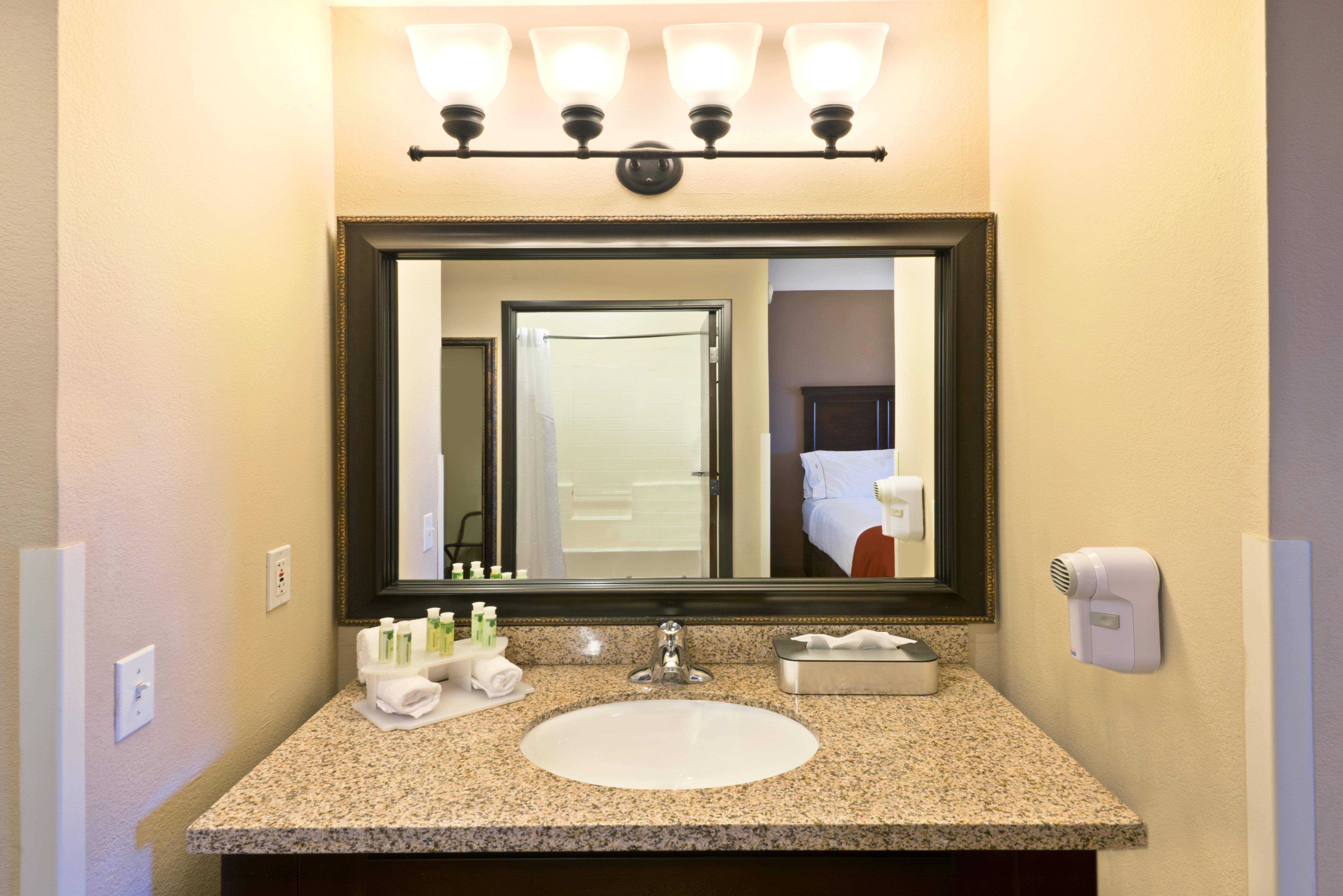 Holiday Inn Express Show Low By Ihg Exteriör bild